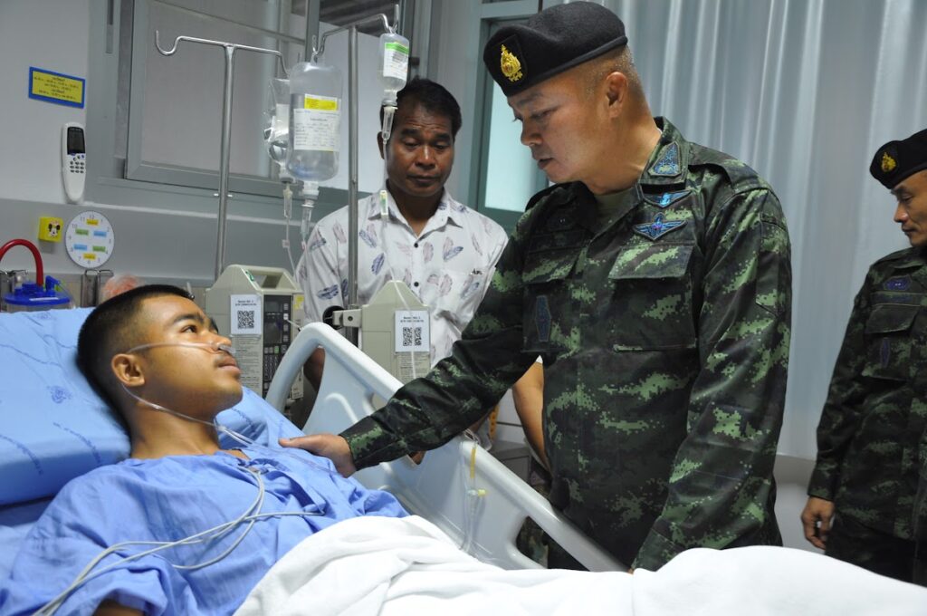 ทหารไทย 3 นายได้รับบาดเจ็บจากทุ่นระเบิดใกล้ด่านช่องบก ในพื้นที่สามเหลี่ยมมรกต